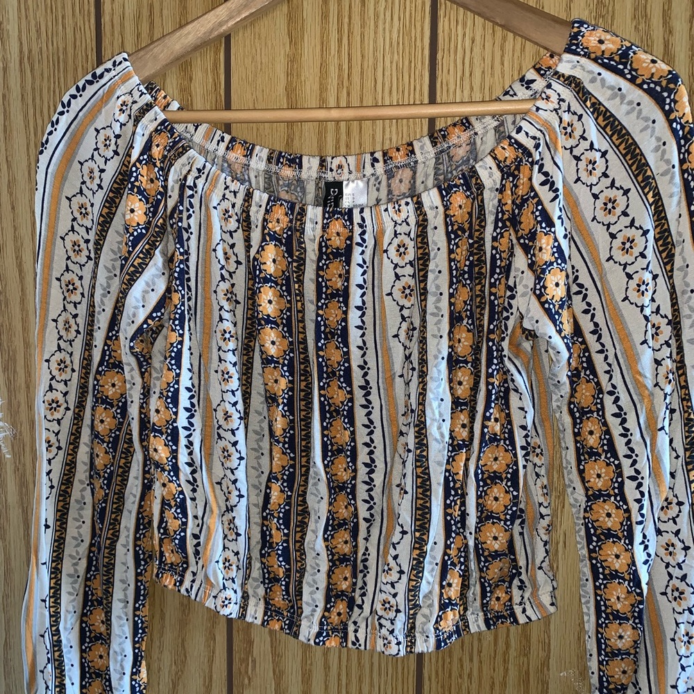 Crop top slight long sleeve